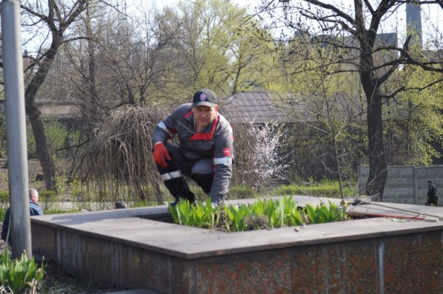 Металлурги Макеевки и Енакиево приняли участие в акции «Чистый город» (фото) - фото 8 Металлурги Макеевки и Енакиево приняли участие в акции «Чистый город» (фото) - фото 8
