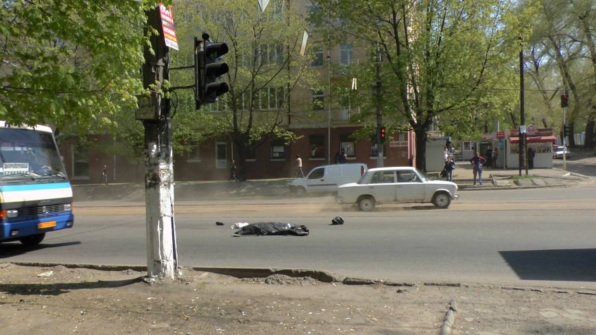 В Днепропетровске произошло смертельно ДТП (ФОТО) (фото) - фото 3 В Днепропетровске произошло смертельно ДТП (ФОТО) (фото) - фото 3