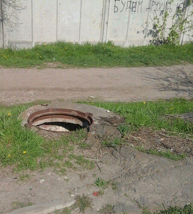 Только за одну неделю коммунальщики обнаружили 74 незакрытых колодца за неделю (ФОТО) (фото) - фото 2 Только за одну неделю коммунальщики обнаружили 74 незакрытых колодца за неделю (ФОТО) (фото) - фото 2