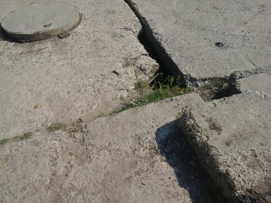 Только за одну неделю коммунальщики обнаружили 74 незакрытых колодца за неделю (ФОТО) (фото) - фото 2 Только за одну неделю коммунальщики обнаружили 74 незакрытых колодца за неделю (ФОТО) (фото) - фото 2