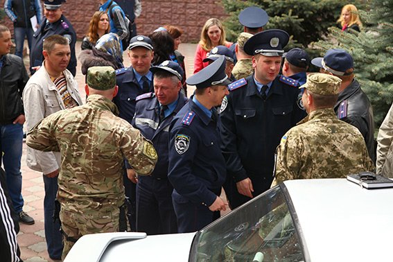 У зону АТО з Хмельницького вирушив зведений загін працівників ДАІ (фото) - фото 3 У зону АТО з Хмельницького вирушив зведений загін працівників ДАІ (фото) - фото 3