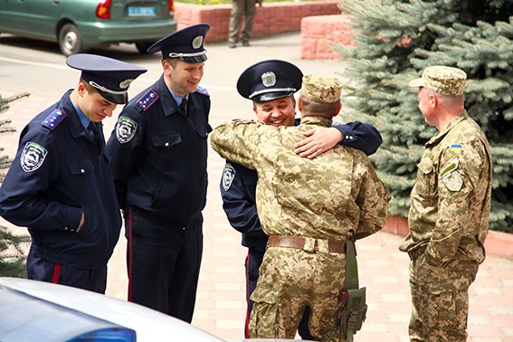 У зону АТО з Хмельницького вирушив зведений загін працівників ДАІ (фото) - фото 4 У зону АТО з Хмельницького вирушив зведений загін працівників ДАІ (фото) - фото 4