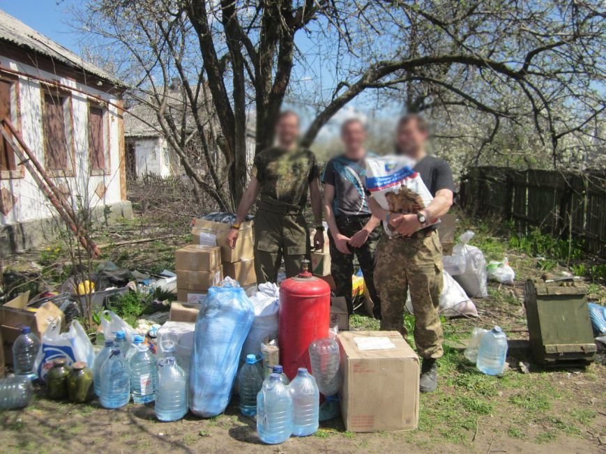 Волонтеры «39 Женской сотни» больше суток не могли выехать из зоны АТО из-за обстрелов (ФОТО) (фото) - фото 2 Волонтеры «39 Женской сотни» больше суток не могли выехать из зоны АТО из-за обстрелов (ФОТО) (фото) - фото 2