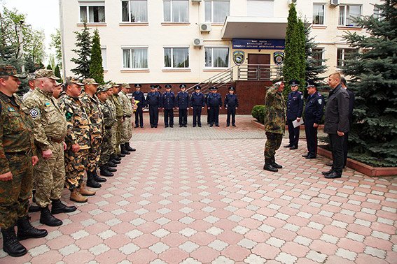 На Хмельниччину зі служби у зоні АТО повернулися 17 працівників ДАІ (ФОТО) (фото) - фото 6 На Хмельниччину зі служби у зоні АТО повернулися 17 працівників ДАІ (ФОТО) (фото) - фото 6