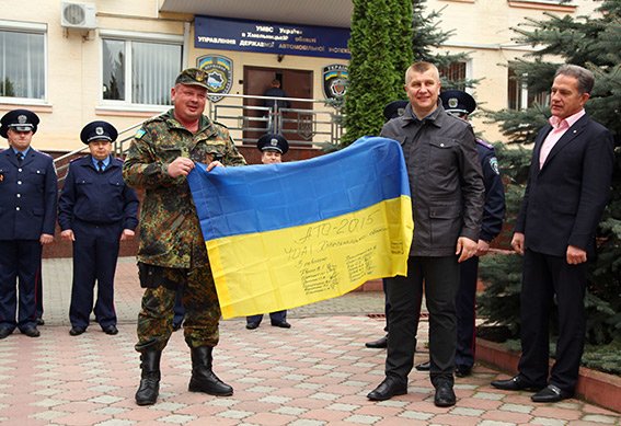 На Хмельниччину зі служби у зоні АТО повернулися 17 працівників ДАІ (ФОТО) (фото) - фото 1 На Хмельниччину зі служби у зоні АТО повернулися 17 працівників ДАІ (ФОТО) (фото) - фото 1