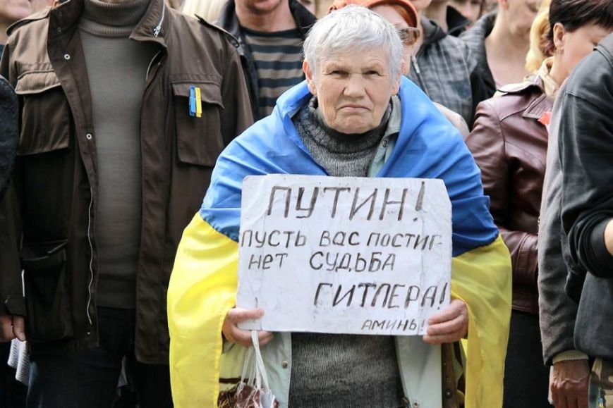 Герои не умирают: в Одессе почтили память погибших 2 мая, стоя на коленях (ФОТОРЕПОРТАЖ) (фото) - фото 7 Герои не умирают: в Одессе почтили память погибших 2 мая, стоя на коленях (ФОТОРЕПОРТАЖ) (фото) - фото 7