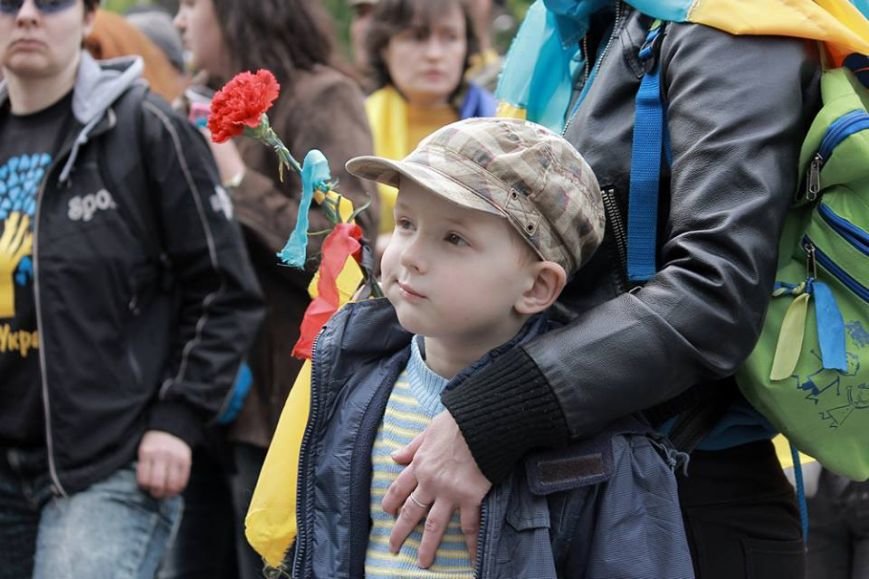 Герои не умирают: в Одессе почтили память погибших 2 мая, стоя на коленях (ФОТОРЕПОРТАЖ) (фото) - фото 7 Герои не умирают: в Одессе почтили память погибших 2 мая, стоя на коленях (ФОТОРЕПОРТАЖ) (фото) - фото 7