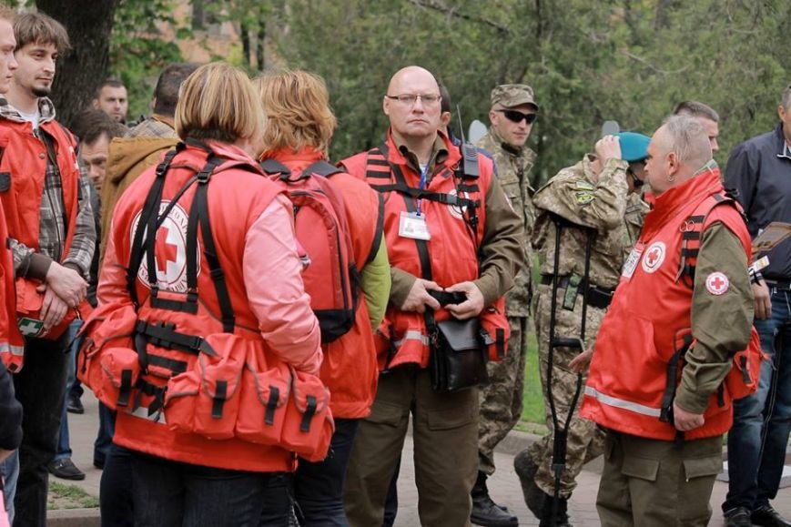 Герои не умирают: в Одессе почтили память погибших 2 мая, стоя на коленях (ФОТОРЕПОРТАЖ) (фото) - фото 7 Герои не умирают: в Одессе почтили память погибших 2 мая, стоя на коленях (ФОТОРЕПОРТАЖ) (фото) - фото 7