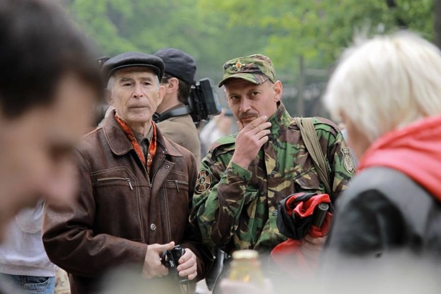 Герои не умирают: в Одессе почтили память погибших 2 мая, стоя на коленях (ФОТОРЕПОРТАЖ) (фото) - фото 4 Герои не умирают: в Одессе почтили память погибших 2 мая, стоя на коленях (ФОТОРЕПОРТАЖ) (фото) - фото 4