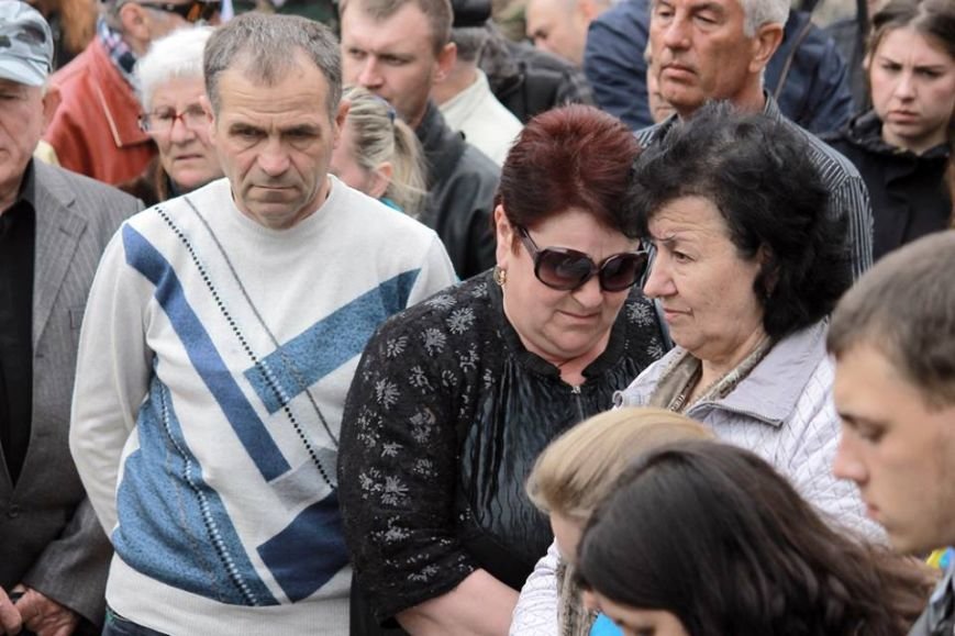 Герои не умирают: в Одессе почтили память погибших 2 мая, стоя на коленях (ФОТОРЕПОРТАЖ) (фото) - фото 7 Герои не умирают: в Одессе почтили память погибших 2 мая, стоя на коленях (ФОТОРЕПОРТАЖ) (фото) - фото 7