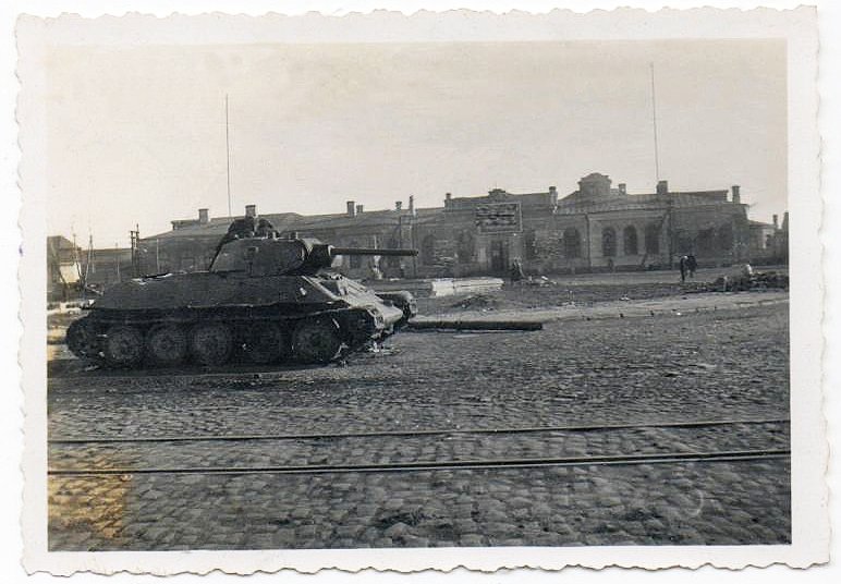 -Tank T34 на вокзале -Tank T34 на вокзале