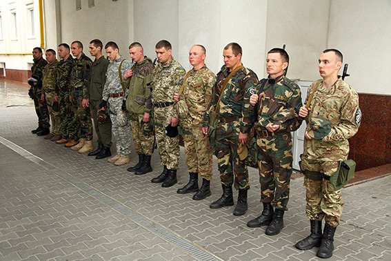 У зону АТО вирушив черговий десант хмельницьких правоохоронців (ФОТО) (фото) - фото 4 У зону АТО вирушив черговий десант хмельницьких правоохоронців (ФОТО) (фото) - фото 4