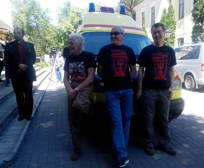 Великобританці передали реанімобіль на потреби АТО (ФОТО) (фото) - фото 6 Великобританці передали реанімобіль на потреби АТО (ФОТО) (фото) - фото 6