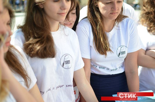 Студенти-стоматологи провели акцію «Усміхнись» (фото) - фото 1 Студенти-стоматологи провели акцію «Усміхнись» (фото) - фото 1