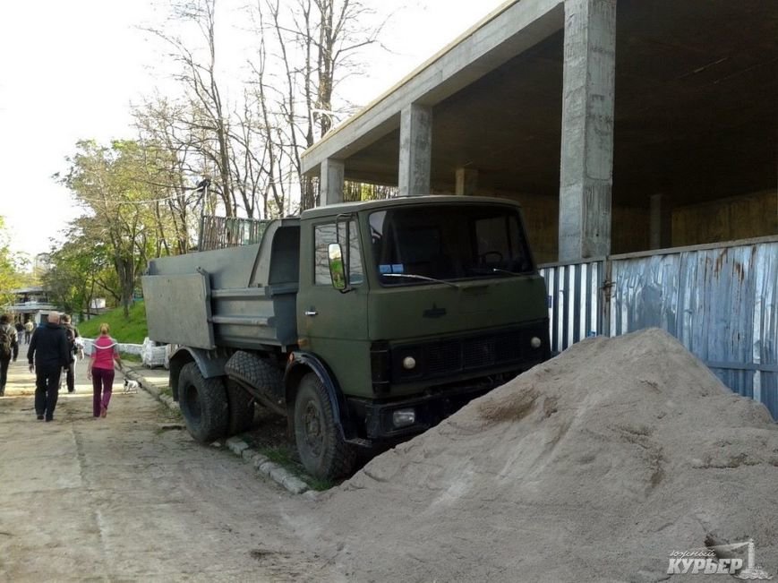 В одесской «Отраде» на пляже вырос двухэтажный нахалстрой (ФОТО) (фото) - фото 2 В одесской «Отраде» на пляже вырос двухэтажный нахалстрой (ФОТО) (фото) - фото 2