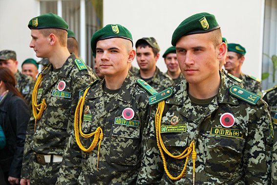 У Хмельницькому вшанували ветеранів другої світової війни та учасників АТО (ФОТОРЕПОРТАЖ) (фото) - фото 1 У Хмельницькому вшанували ветеранів другої світової війни та учасників АТО (ФОТОРЕПОРТАЖ) (фото) - фото 1