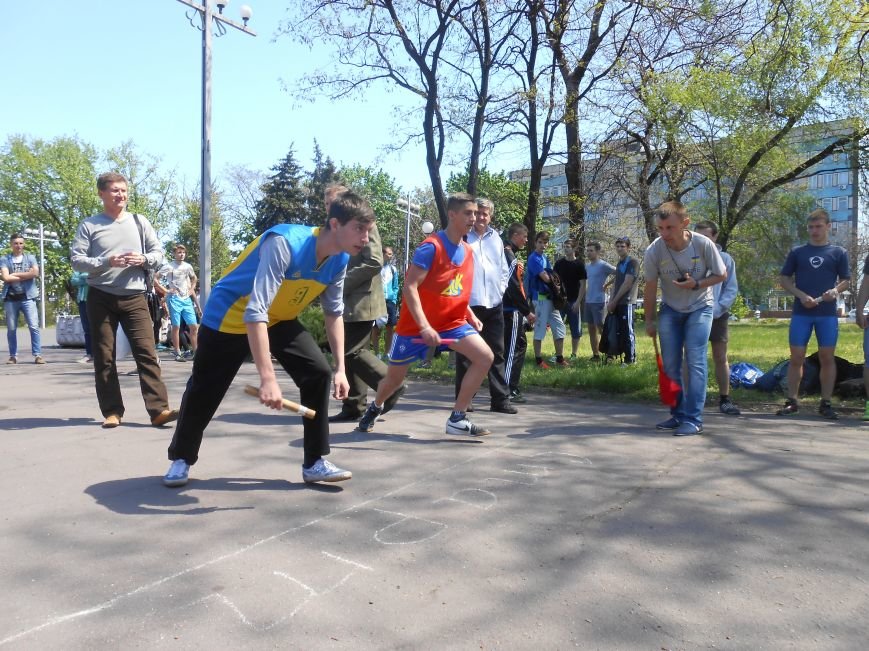 В Днепродзержинске прошла эстафета, посвященная 70-летию Победы над нацизмом в Европе (фото) - фото 5 В Днепродзержинске прошла эстафета, посвященная 70-летию Победы над нацизмом в Европе (фото) - фото 5