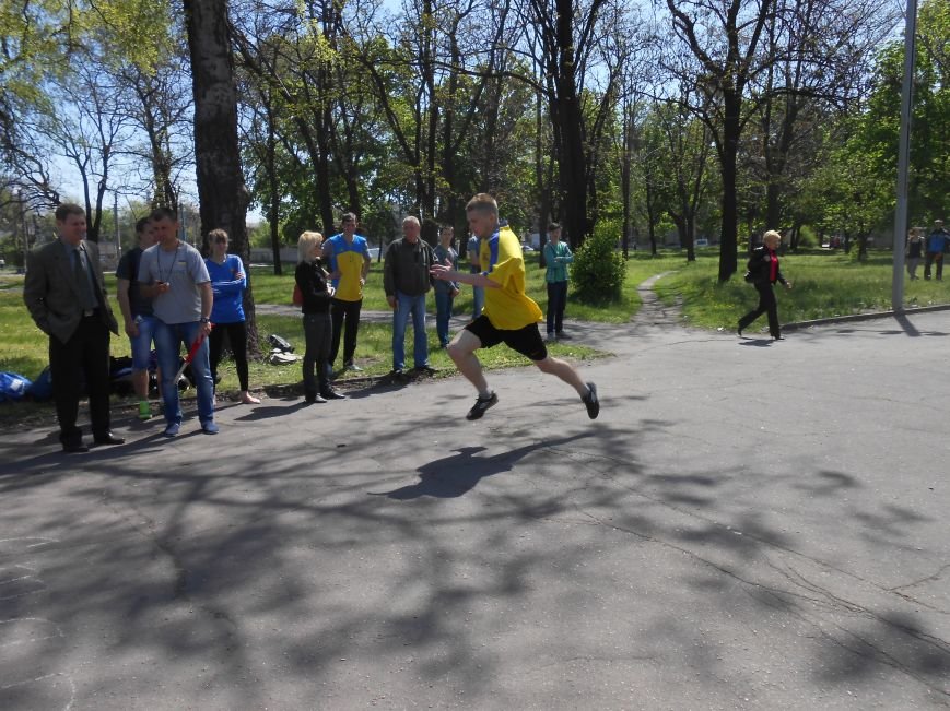 В Днепродзержинске прошла эстафета, посвященная 70-летию Победы над нацизмом в Европе (фото) - фото 6 В Днепродзержинске прошла эстафета, посвященная 70-летию Победы над нацизмом в Европе (фото) - фото 6