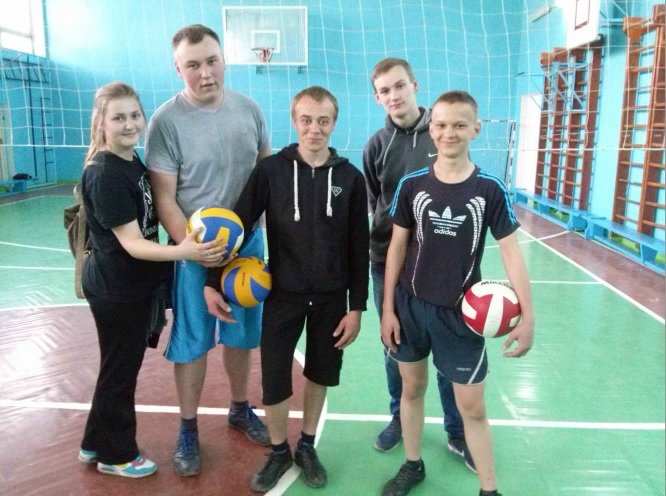 В Днепродзержинском энергетическом техникуме состоялось первенство по волейболу (фото) - фото 3 В Днепродзержинском энергетическом техникуме состоялось первенство по волейболу (фото) - фото 3