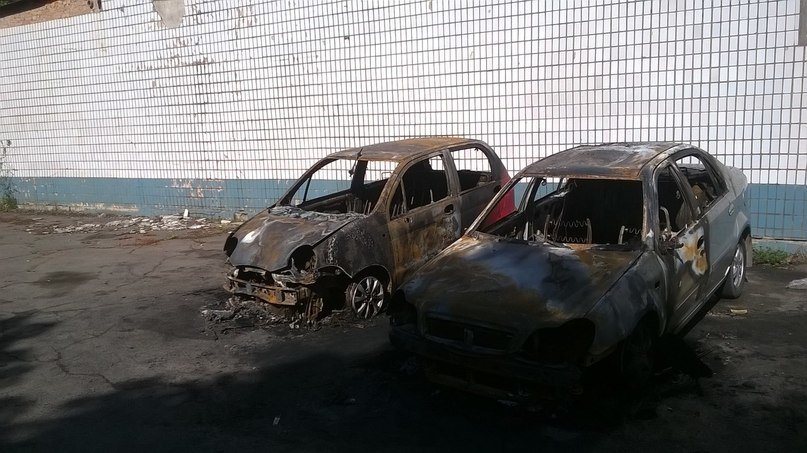 В Кривом Роге ночью сгорели две иномарки (ФОТО) (фото) - фото 1 В Кривом Роге ночью сгорели две иномарки (ФОТО) (фото) - фото 1