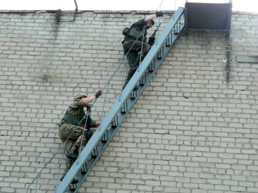 Украинские военные защищают Артемовск и продолжают учения (фото) - фото 2 Украинские военные защищают Артемовск и продолжают учения (фото) - фото 2