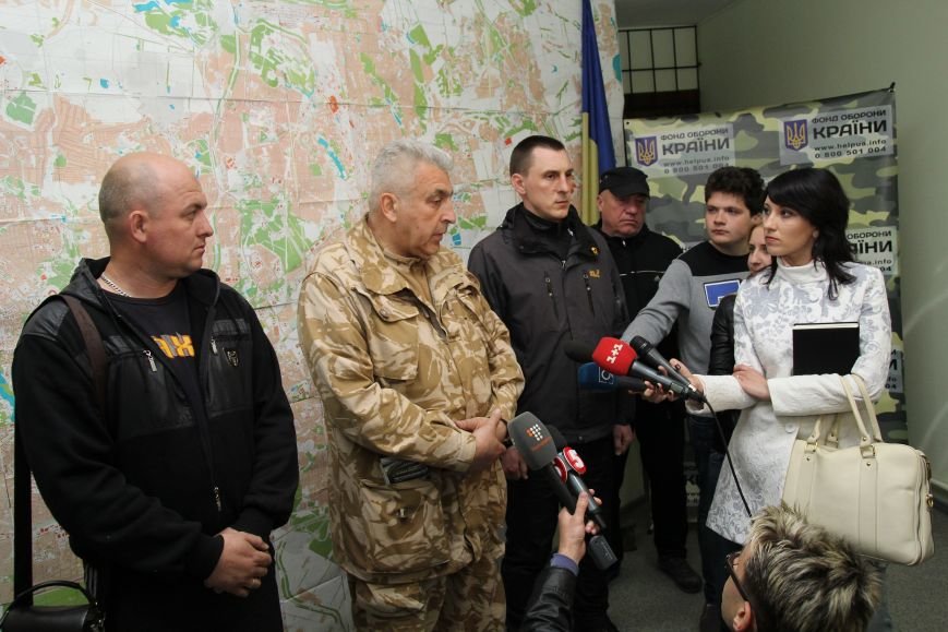 В Днепропетровск ночью приехали трое освобожденных пленных (ФОТОРЕПОРТАЖ) (фото) - фото 2 В Днепропетровск ночью приехали трое освобожденных пленных (ФОТОРЕПОРТАЖ) (фото) - фото 2