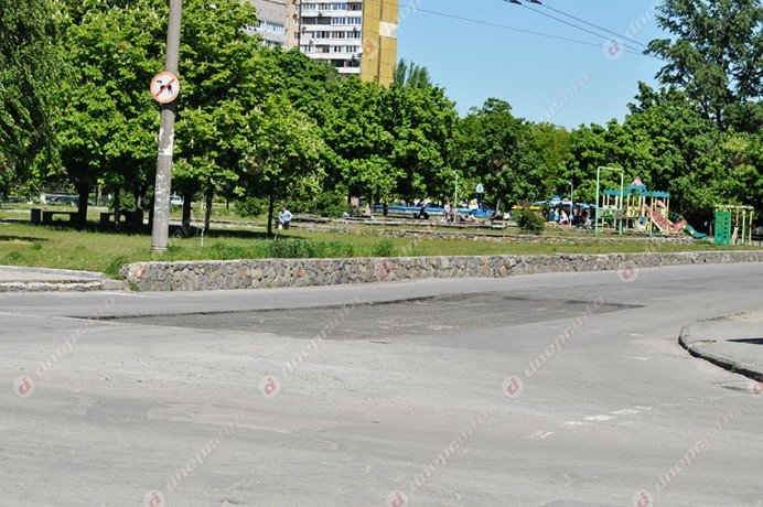 Как в Днепропетровске ремонтируют дороги (ФОТОРЕПОРТАЖ) (фото) - фото 1 Как в Днепропетровске ремонтируют дороги (ФОТОРЕПОРТАЖ) (фото) - фото 1