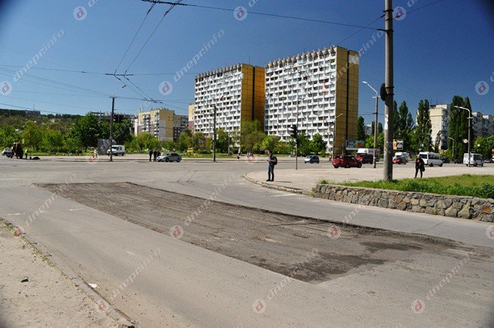 Как в Днепропетровске ремонтируют дороги (ФОТОРЕПОРТАЖ) (фото) - фото 1 Как в Днепропетровске ремонтируют дороги (ФОТОРЕПОРТАЖ) (фото) - фото 1