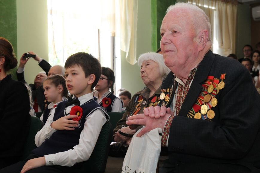 В Днепропетровске Первая леди Украины встретилась с ветеранами и участниками АТО (фото) - фото 4 В Днепропетровске Первая леди Украины встретилась с ветеранами и участниками АТО (фото) - фото 4