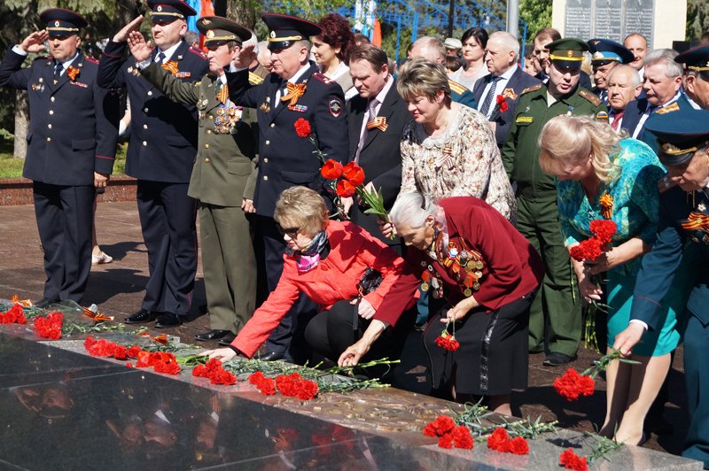 В Белгороде на Соборной площади зажгли вечный огонь (фото) - фото 8 В Белгороде на Соборной площади зажгли вечный огонь (фото) - фото 8