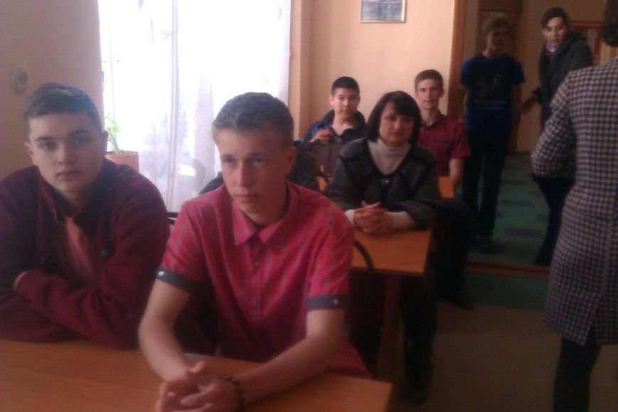 Днепродзержинским студентам представили книгу «Город Днепродзержинск в годы войны 1941-1945» (фото) - фото 4 Днепродзержинским студентам представили книгу «Город Днепродзержинск в годы войны 1941-1945» (фото) - фото 4