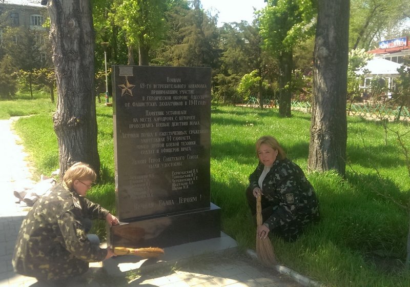 В Одессе военные летчики восстанавливают могилы своих редшественников (ФОТО) (фото) - фото 1 В Одессе военные летчики восстанавливают могилы своих редшественников (ФОТО) (фото) - фото 1