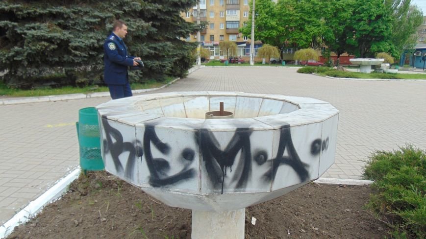 Перед праздником в Мариуполе растет количество расписанных фонтанов (ФОТОФАКТ) (фото) - фото 1 Перед праздником в Мариуполе растет количество расписанных фонтанов (ФОТОФАКТ) (фото) - фото 1