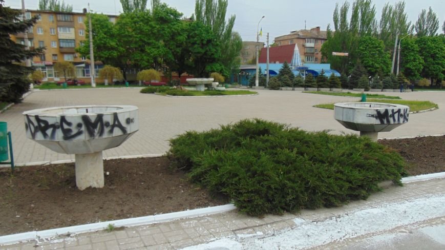 Перед праздником в Мариуполе растет количество расписанных фонтанов (ФОТОФАКТ) (фото) - фото 1 Перед праздником в Мариуполе растет количество расписанных фонтанов (ФОТОФАКТ) (фото) - фото 1