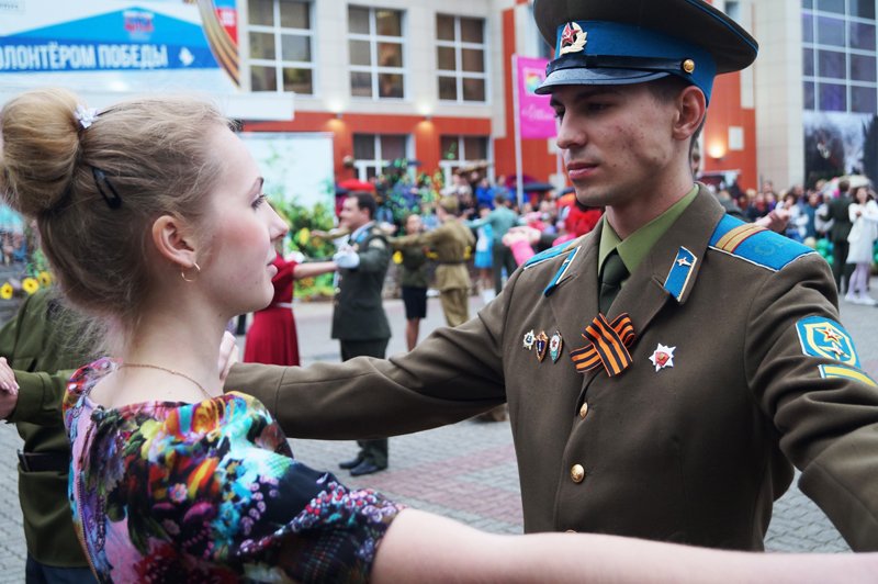 В Белгороде станцевали вальс Победы (фото) - фото 7 В Белгороде станцевали вальс Победы (фото) - фото 7