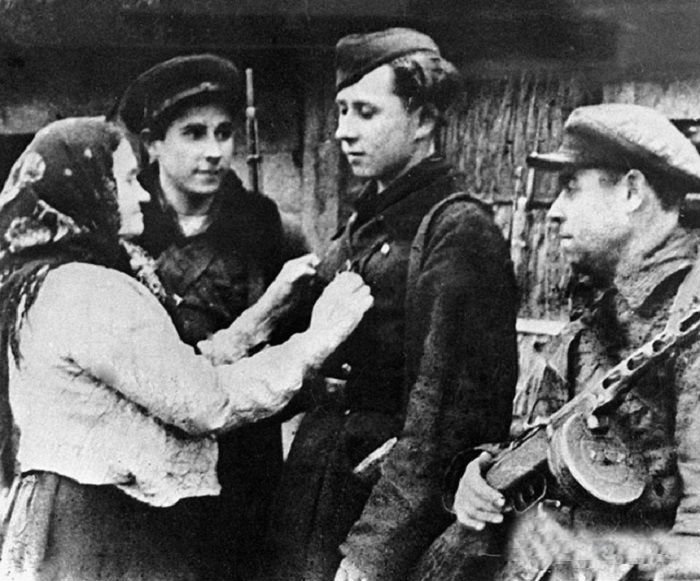 Военные кадры, цепляющие за душу (фото) - фото 1