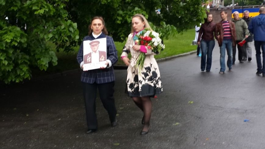 День Победы в Днепропетровске: мало ветеранов, много милиции, молодежи и детей (ФОТО) (фото) - фото 2 День Победы в Днепропетровске: мало ветеранов, много милиции, молодежи и детей (ФОТО) (фото) - фото 2