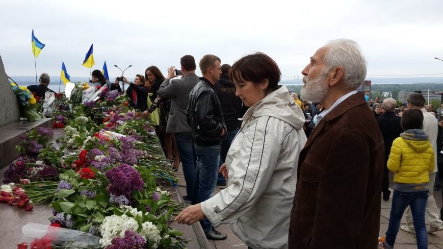 День Победы в Днепропетровске: мало ветеранов, много милиции, молодежи и детей (ФОТО) (фото) - фото 9 День Победы в Днепропетровске: мало ветеранов, много милиции, молодежи и детей (ФОТО) (фото) - фото 9