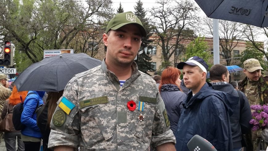 День Победы в Днепропетровске: мало ветеранов, много милиции, молодежи и детей (ФОТО) (фото) - фото 13 День Победы в Днепропетровске: мало ветеранов, много милиции, молодежи и детей (ФОТО) (фото) - фото 13