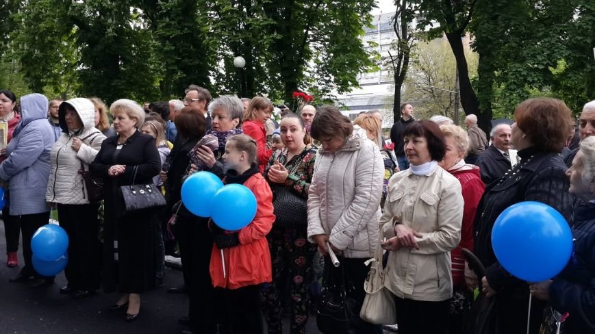 День Победы в Днепропетровске: мало ветеранов, много милиции, молодежи и детей (ФОТО) (фото) - фото 1 День Победы в Днепропетровске: мало ветеранов, много милиции, молодежи и детей (ФОТО) (фото) - фото 1