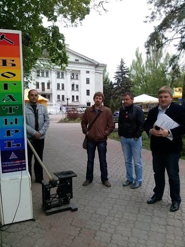 В Мариуполе владельцы летних аттракционов не успели подготовиться к проверке общественников (фото) - фото 2 В Мариуполе владельцы летних аттракционов не успели подготовиться к проверке общественников (фото) - фото 2