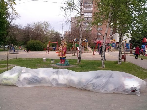 В Мариуполе владельцы летних аттракционов не успели подготовиться к проверке общественников (фото) - фото 1 В Мариуполе владельцы летних аттракционов не успели подготовиться к проверке общественников (фото) - фото 1