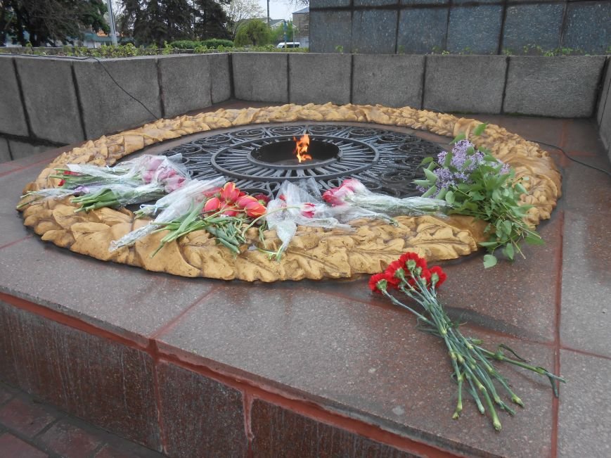Днепродзержинск отмечает 70-ю годовщину Победы над нацизмом (фото) - фото 5 Днепродзержинск отмечает 70-ю годовщину Победы над нацизмом (фото) - фото 5