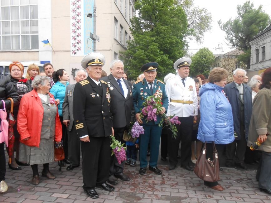 Днепродзержинск отмечает 70-ю годовщину Победы над нацизмом (фото) - фото 8 Днепродзержинск отмечает 70-ю годовщину Победы над нацизмом (фото) - фото 8