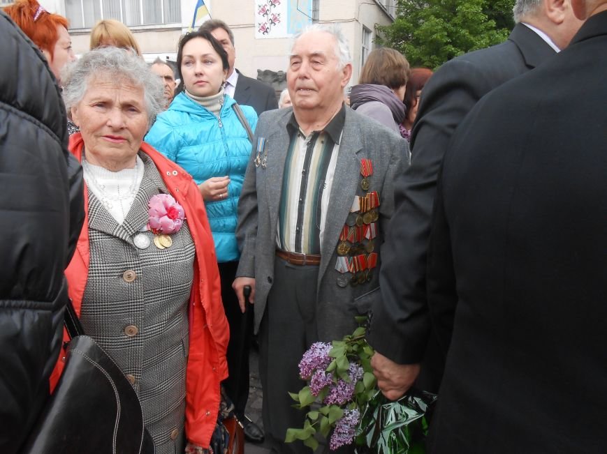 Днепродзержинск отмечает 70-ю годовщину Победы над нацизмом (фото) - фото 9 Днепродзержинск отмечает 70-ю годовщину Победы над нацизмом (фото) - фото 9
