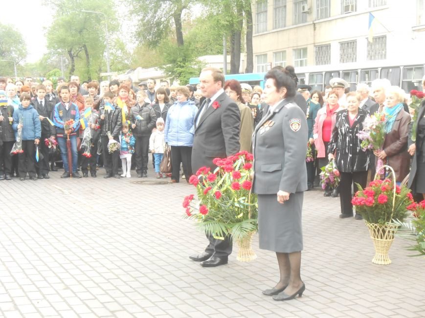 Днепродзержинск отмечает 70-ю годовщину Победы над нацизмом (фото) - фото 12 Днепродзержинск отмечает 70-ю годовщину Победы над нацизмом (фото) - фото 12