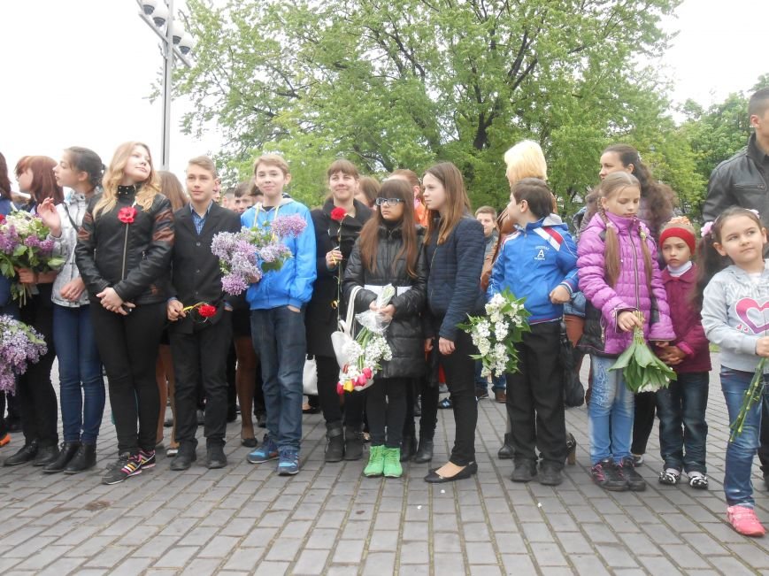 Днепродзержинск отмечает 70-ю годовщину Победы над нацизмом (фото) - фото 7 Днепродзержинск отмечает 70-ю годовщину Победы над нацизмом (фото) - фото 7