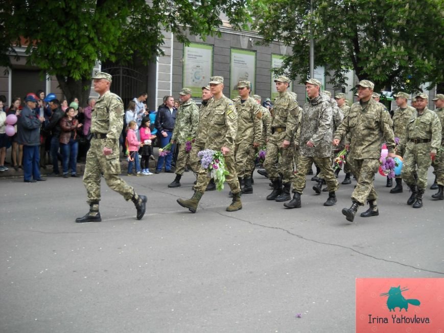 Криворожские волонтеры открыли в парке имени Газеты «Правда» выставку военного снаряжения бойцов АТО (ФОТО) (фото) - фото 1 Криворожские волонтеры открыли в парке имени Газеты «Правда» выставку военного снаряжения бойцов АТО (ФОТО) (фото) - фото 1