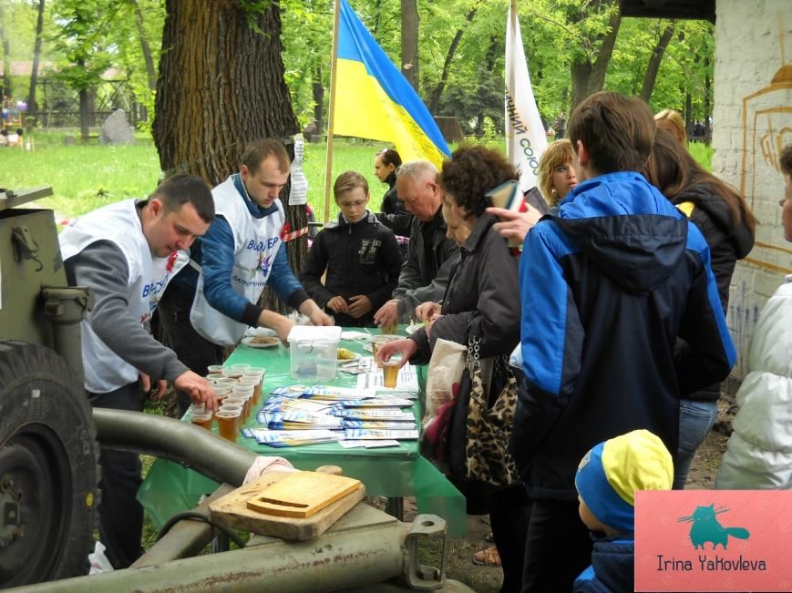 Криворожские волонтеры открыли в парке имени Газеты «Правда» выставку военного снаряжения бойцов АТО (ФОТО) (фото) - фото 1 Криворожские волонтеры открыли в парке имени Газеты «Правда» выставку военного снаряжения бойцов АТО (ФОТО) (фото) - фото 1