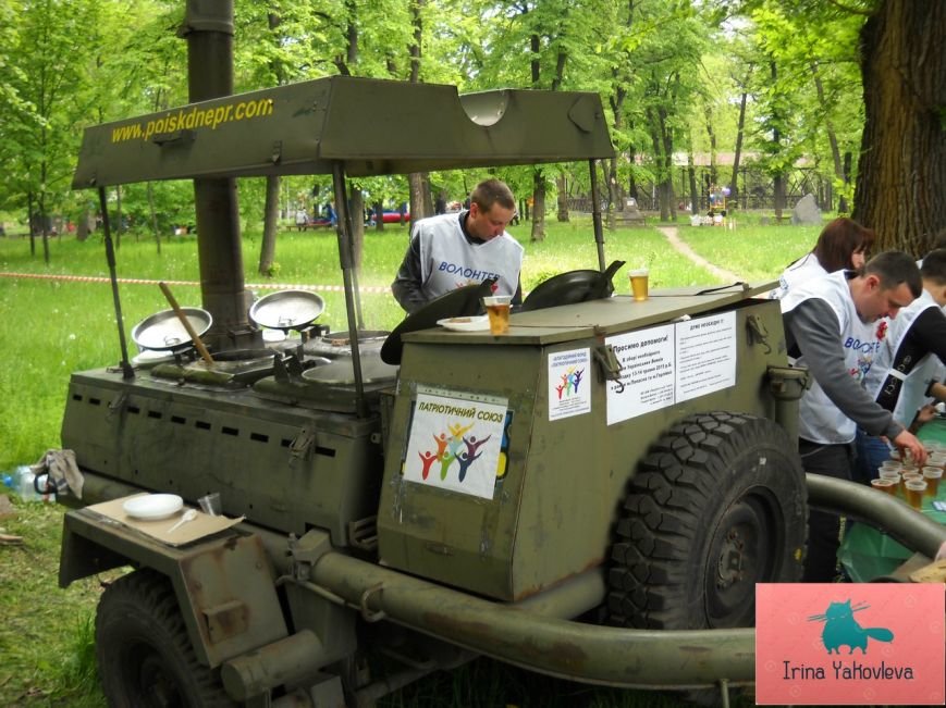 Криворожские волонтеры открыли в парке имени Газеты «Правда» выставку военного снаряжения бойцов АТО (ФОТО) (фото) - фото 1 Криворожские волонтеры открыли в парке имени Газеты «Правда» выставку военного снаряжения бойцов АТО (ФОТО) (фото) - фото 1